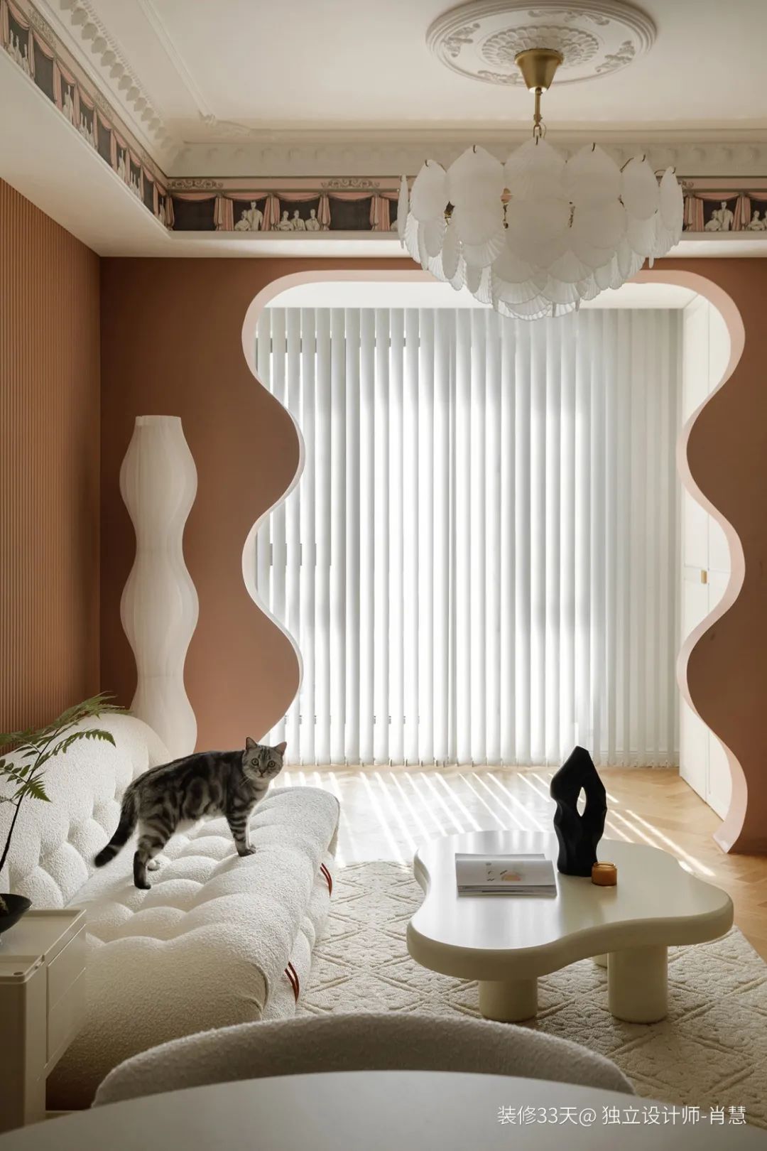 我盯着几个门洞看了好久