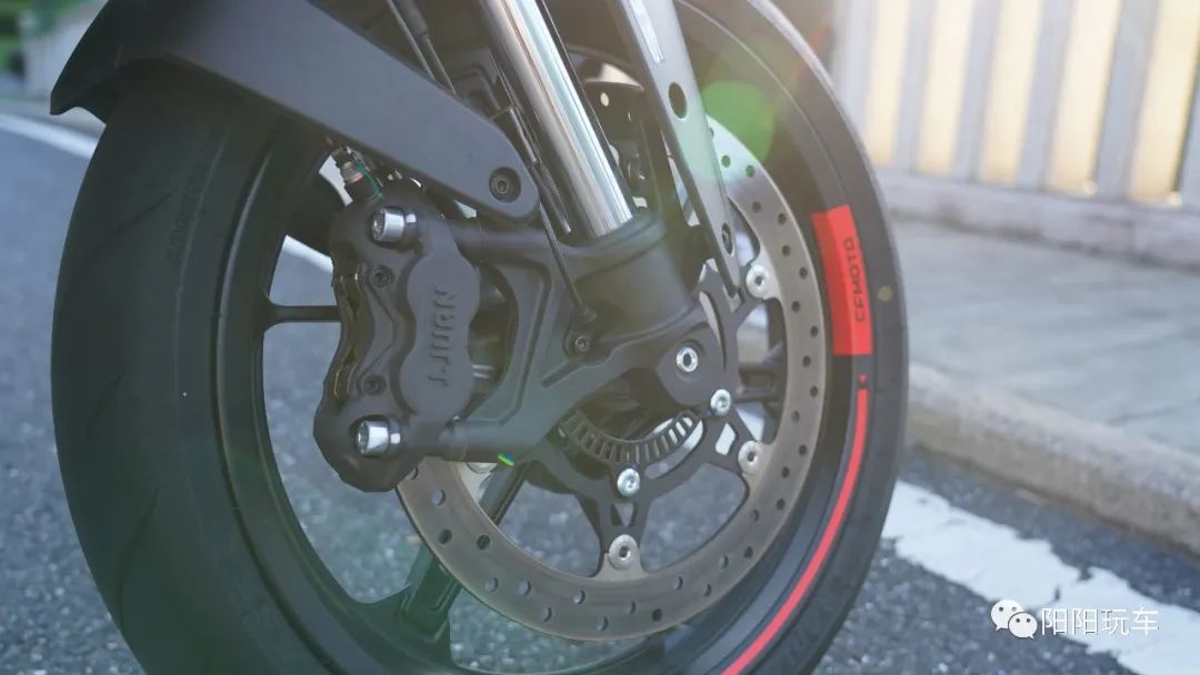 春风450NK三千公里还能卖多少钱,5000左右单缸300cc街车