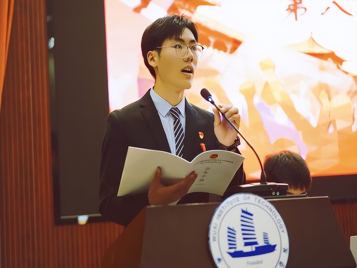 以青春之力扛起时代责任,贫困学子的奋进之路