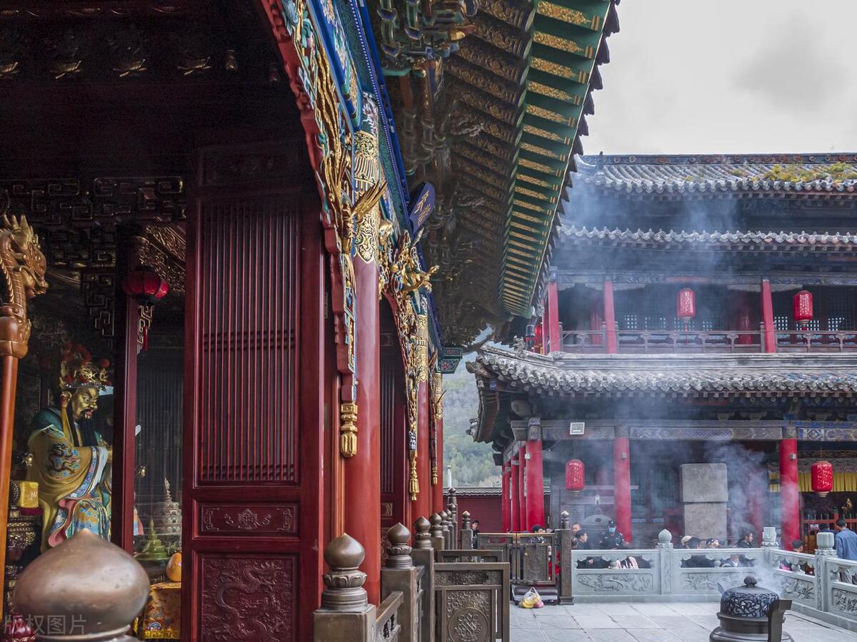 五台山一日游黛螺顶和五爷庙,来到五台山景区佛华山庄五爷庙