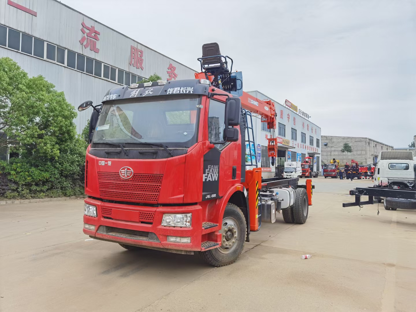 贵州4.2米随车吊蓝牌,贵州随车吊车附近推荐