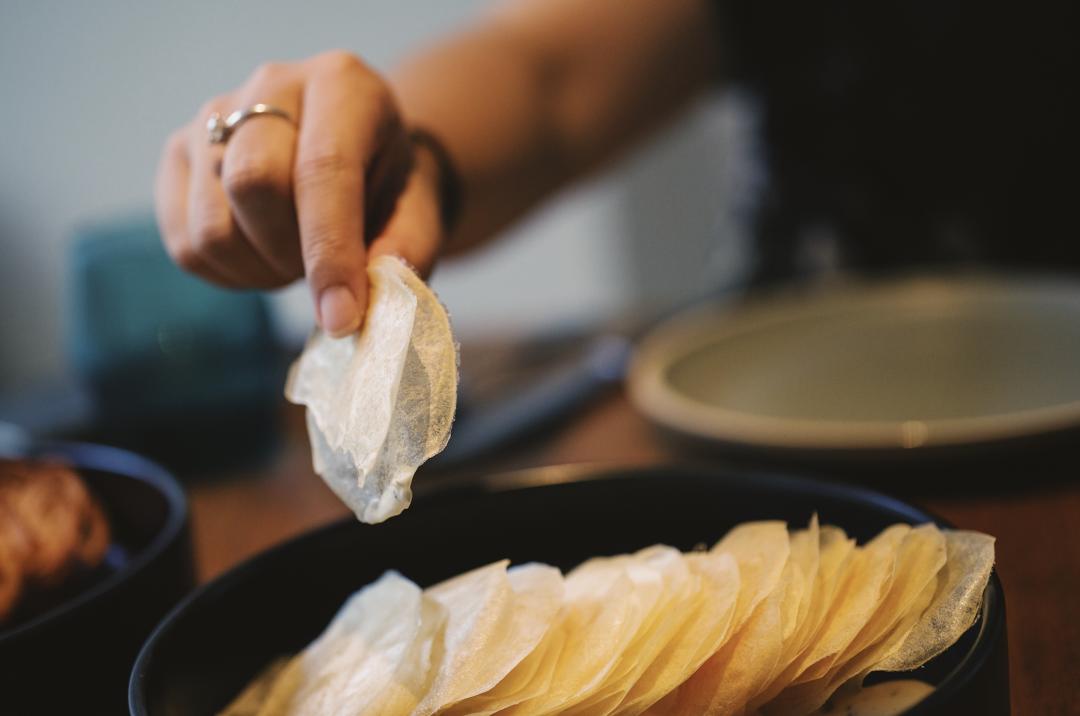 三亚沙滩和碧海蓝天,三亚有清澈的海水和美丽的沙滩