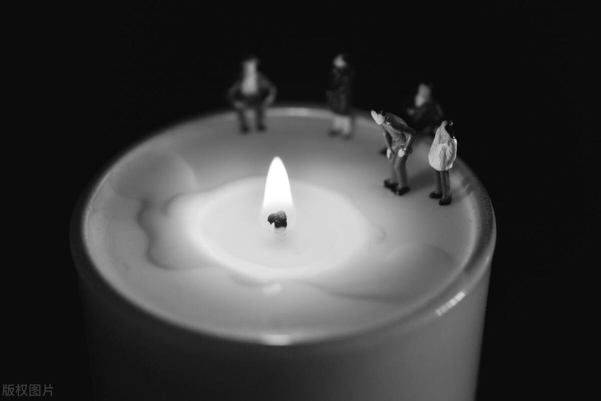 妻子车祸去世和女儿相依为命,妻子车祸中丧生丈夫苦寻六年