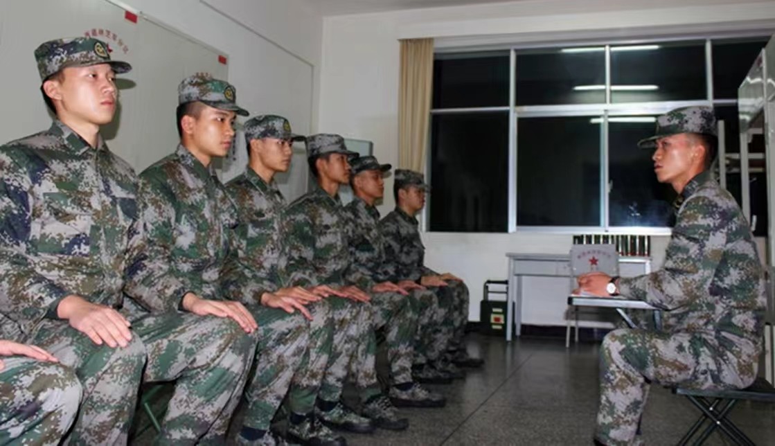 班长犯错误被撤职,一个班长犯错两个班长受罚