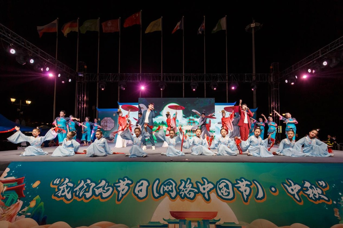 当“中秋节”遇上店庆，消费“满格”回归