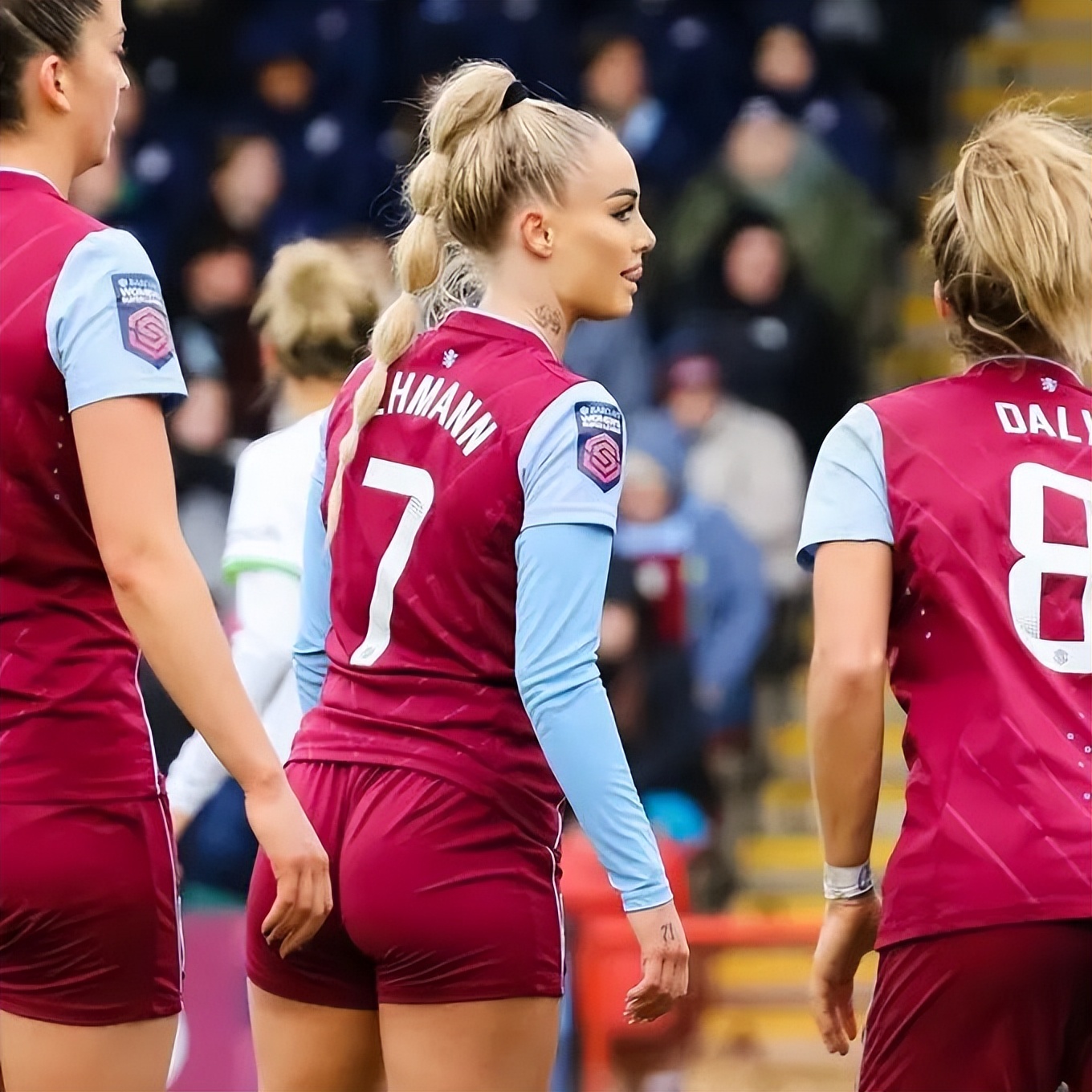 世界上最强的足球女子运动员,世界上十大最漂亮的女足球员