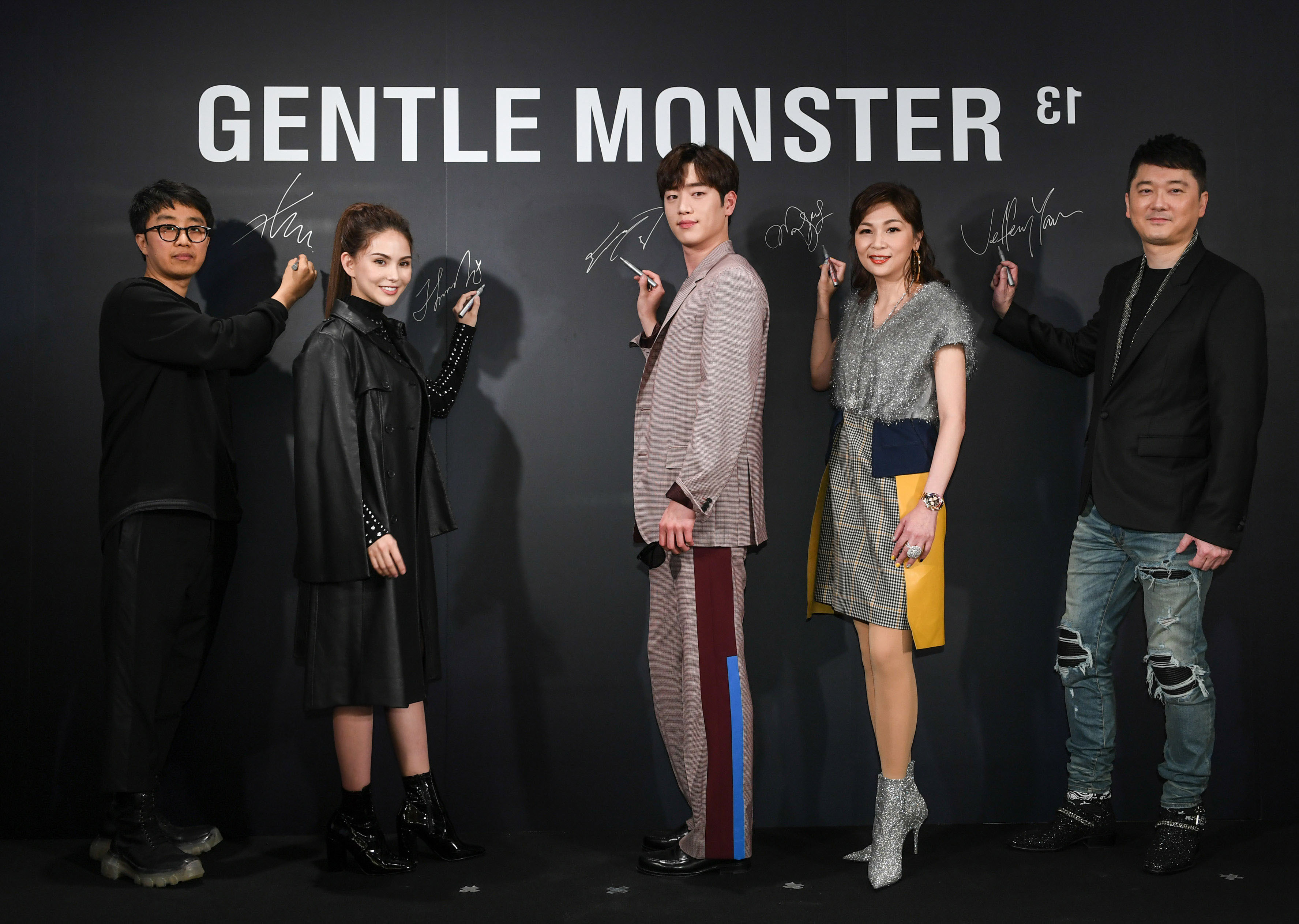 香港名媛鄙视链：深扒不是老钱却站在顶端的眼镜店老板娘邱李茂琪