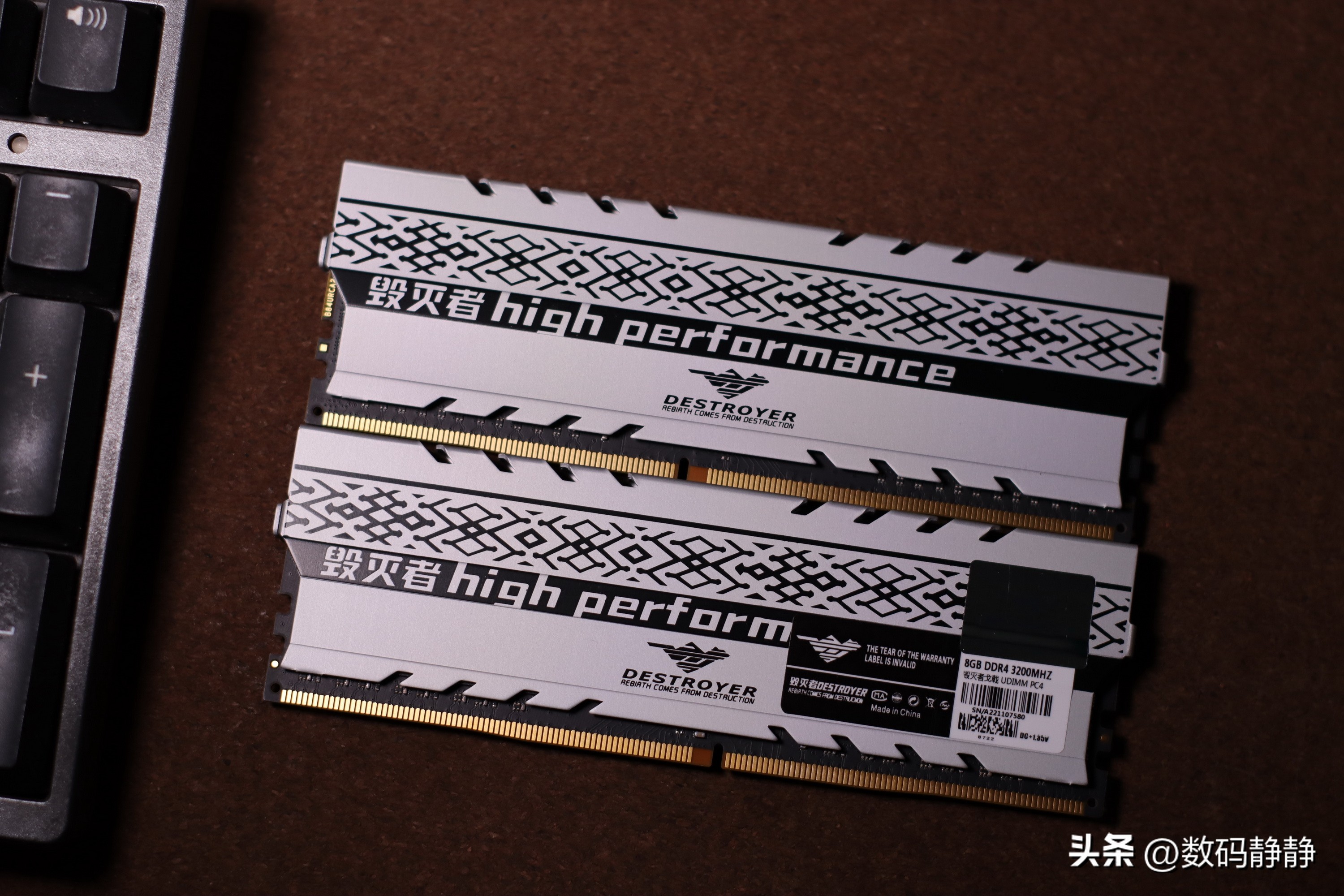 内存降价更显产品超值，毁灭者DDR43200MHz高频内存：真香！