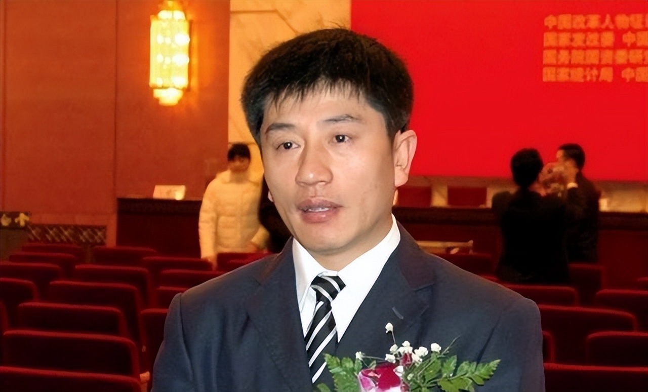 182万买手机靓号，诈骗13亿入狱，万里大造林的*相贵陈**又东山再起