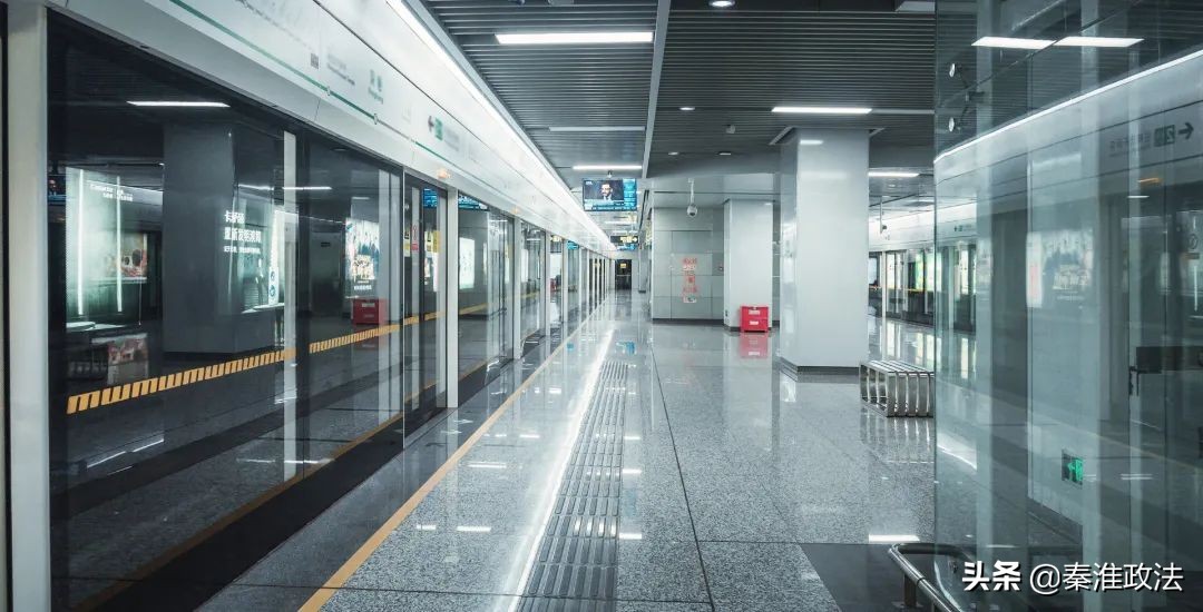 地铁咸猪蹄怎么处罚,男子地铁咸猪手被辅警极速抓获