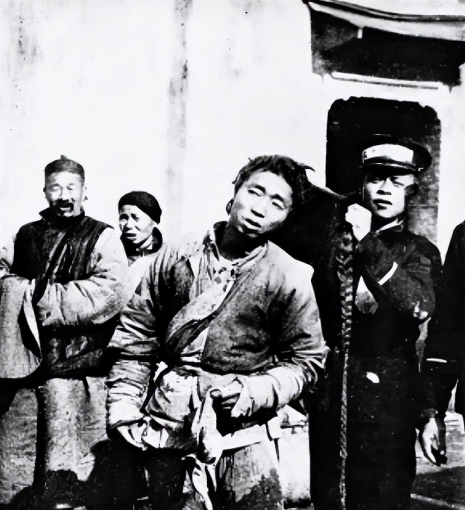 清朝灭亡后溥仪怎么处理,末代皇帝溥仪被剪掉的辫子图片