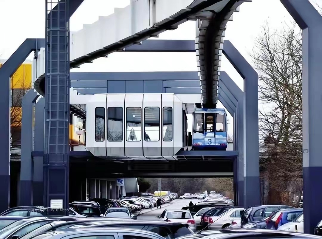 全国首条悬空列车,国内首条悬挂式空中轨道列车江苏