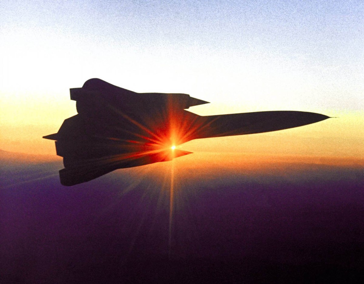 黑鸟侦察机飞出外太空,黑鸟飞到大气层