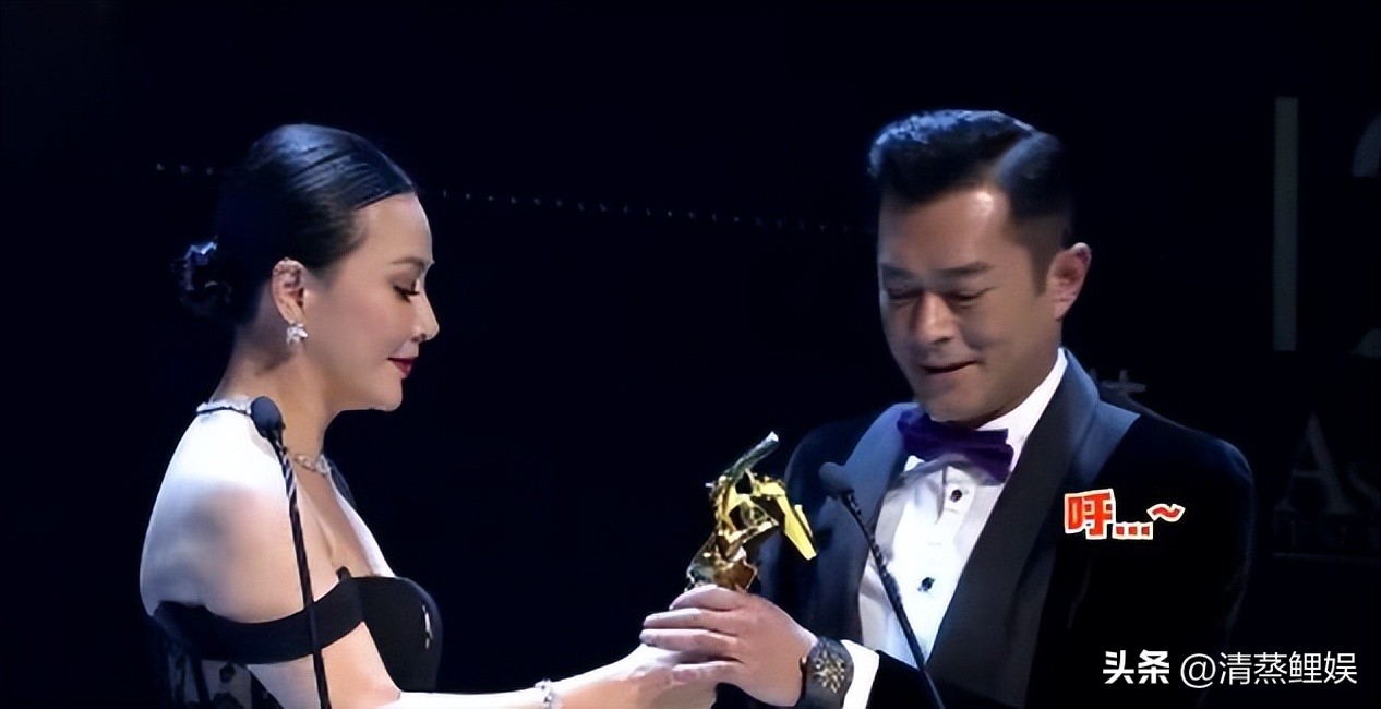 “肩带滑落”刘嘉玲：深夜被绑3小时，金像奖受难堪，后拉黑杨颖