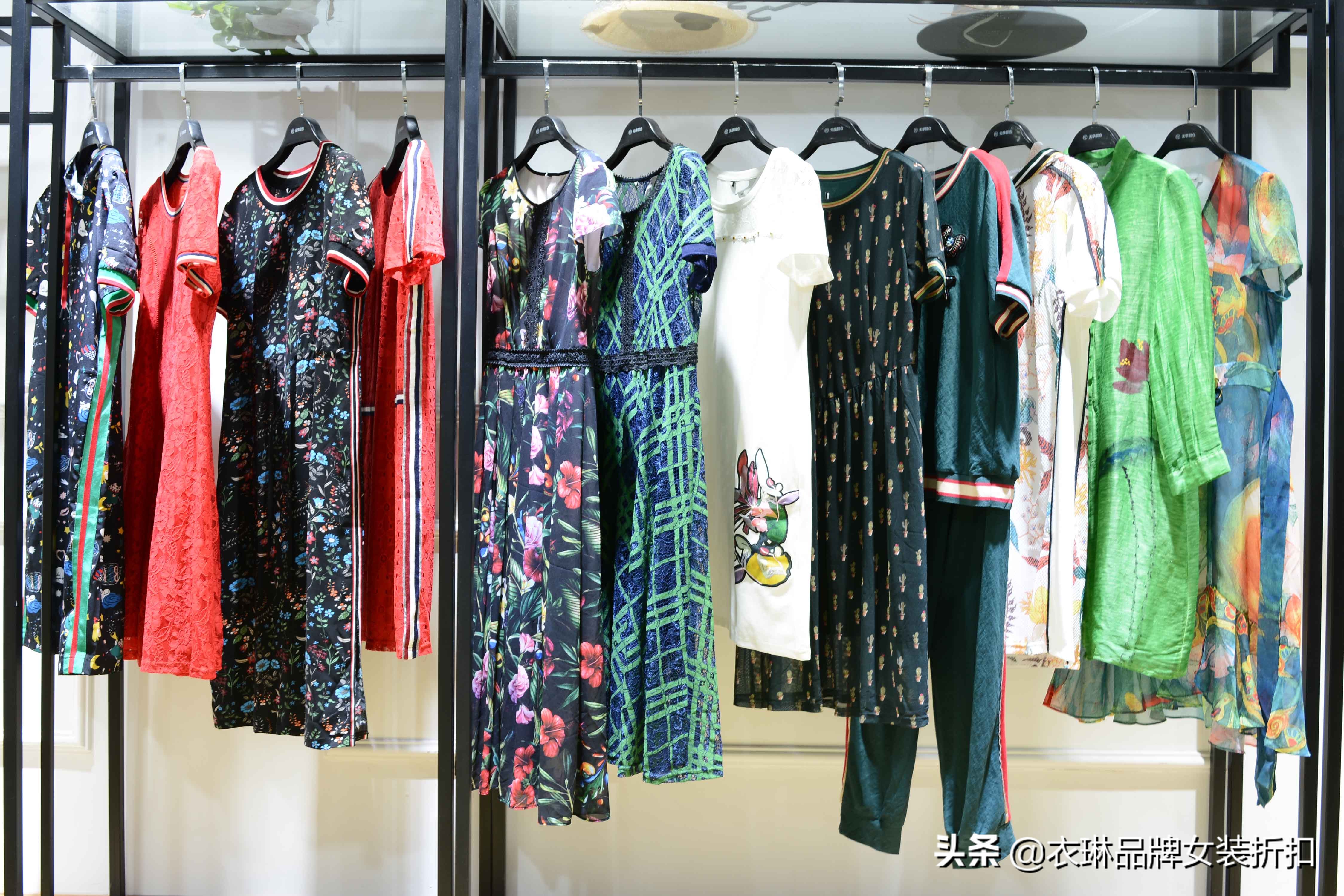 品牌服装尾货怎么卖出去,品牌尾货服装卖货视频