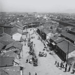 日军日记：*安妇慰**不服从管教，我很愤怒，用*刀刺**插入她的*体下**