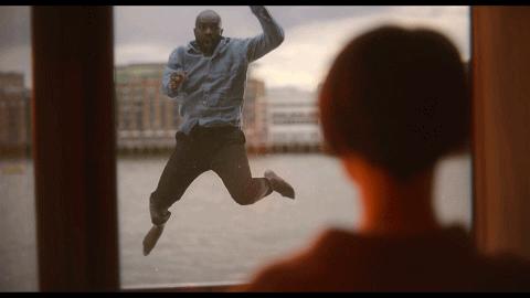 全裸、跟踪、男人生子，大尺度恐怖片《男人》变态到让人无法直视