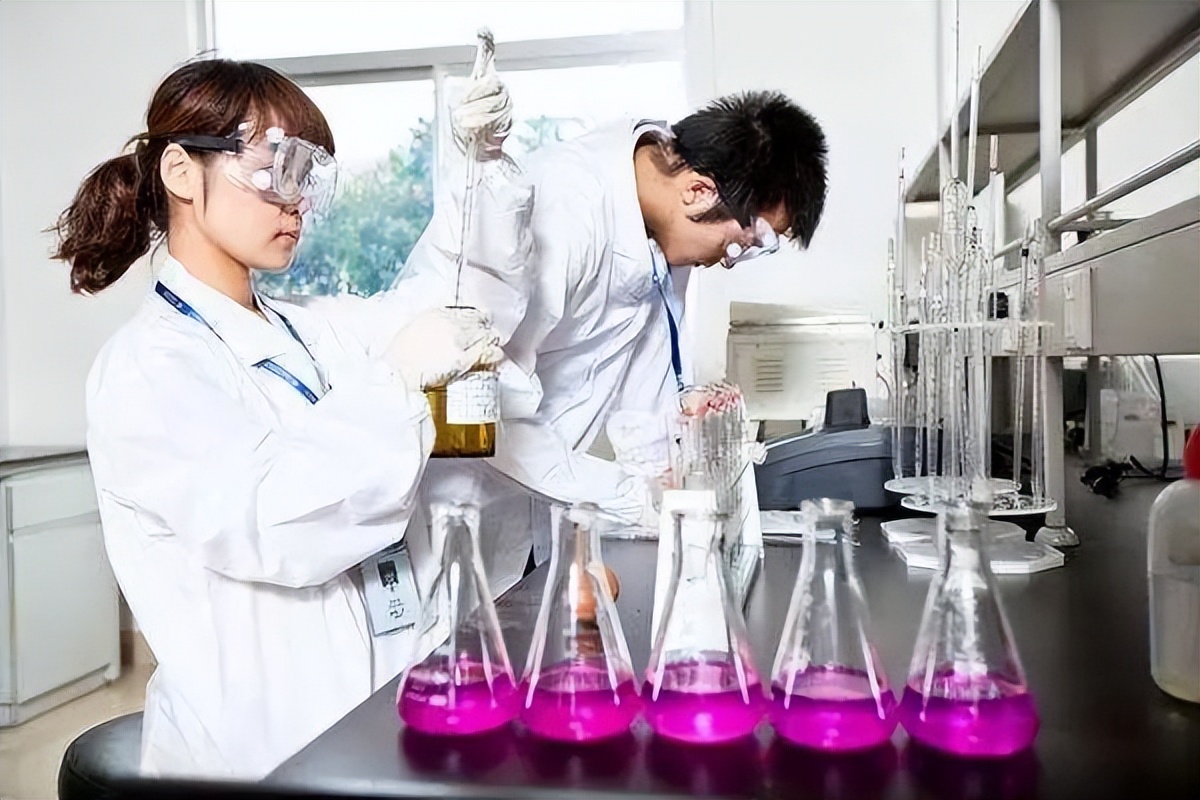 羽绒服年年穿，怎么清洗最正确？一起学学这3点，现在学会还不晚