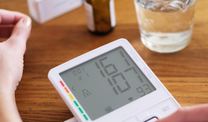 血压高和大便干燥吃什么最好,大便稀溏血压高怎么调理