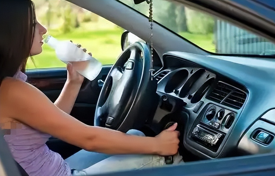 电动汽车热泵空调费电吗,新能源汽车热天开空调费电吗