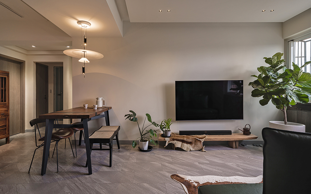 贴了内嵌踢脚线后悔了,踢脚线千万别选白色