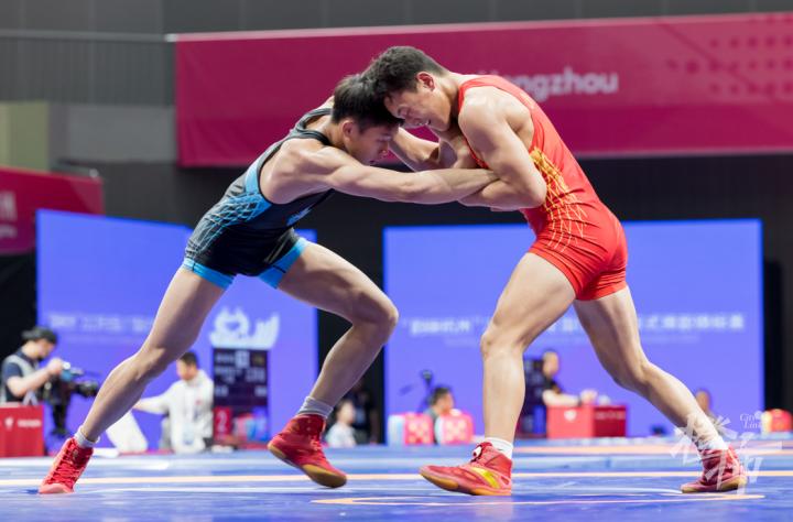 浙江省第十七届运动会摔跤冠军,15岁少年拿下国际大赛冠军