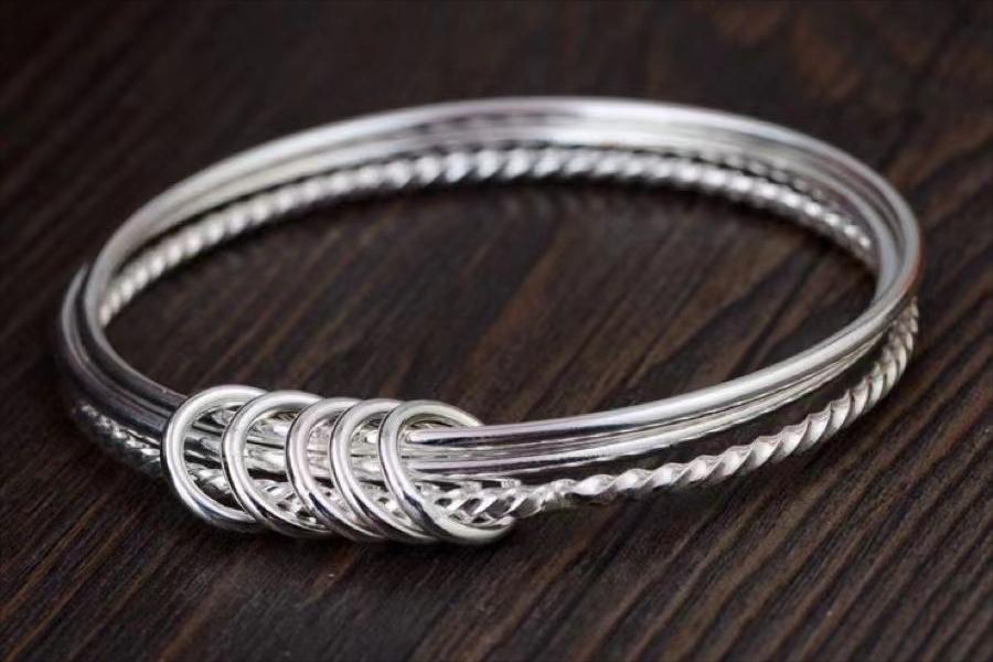 戴便宜的手链对身体有害吗,戴便宜的手链丢人吗