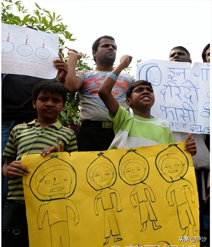 印度女医学生惨遭六人轮奸*杀虐**：2012年12月16日印度黑公交轮奸案