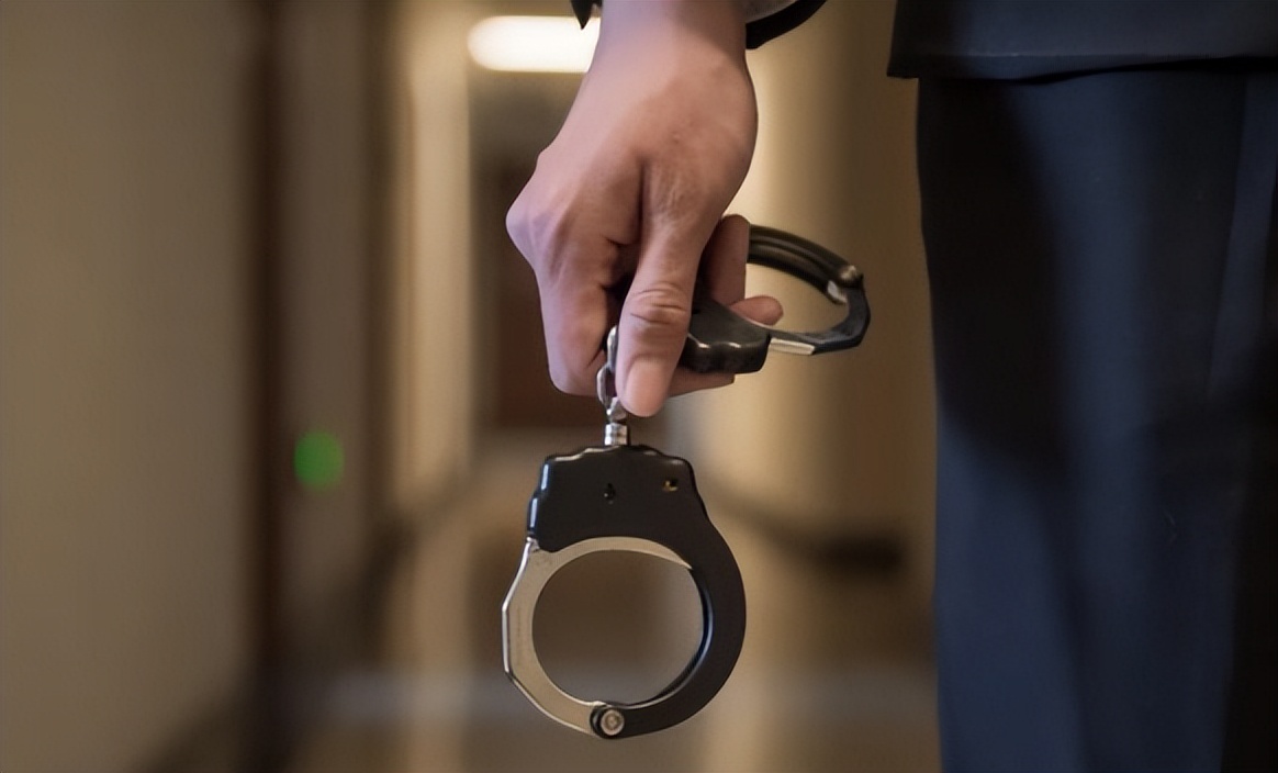 男子冤案15年后出狱,含冤入狱妻子改嫁