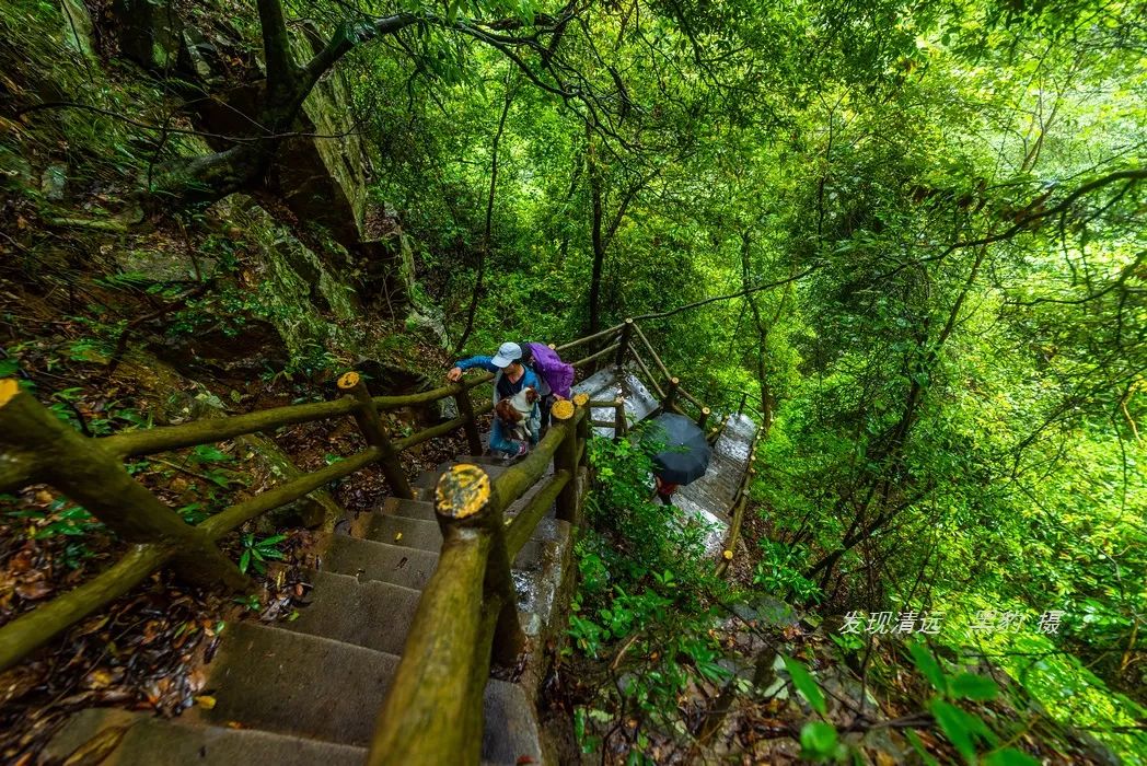 户外徒步登山赏冰瀑,广东户外徒步登山风景最美