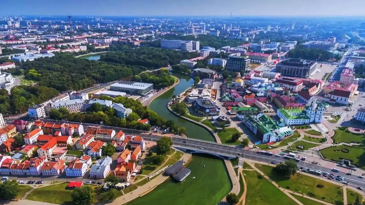 白俄罗斯风景迷人,美女是战略资源,矿用车世界第一,对我国免签