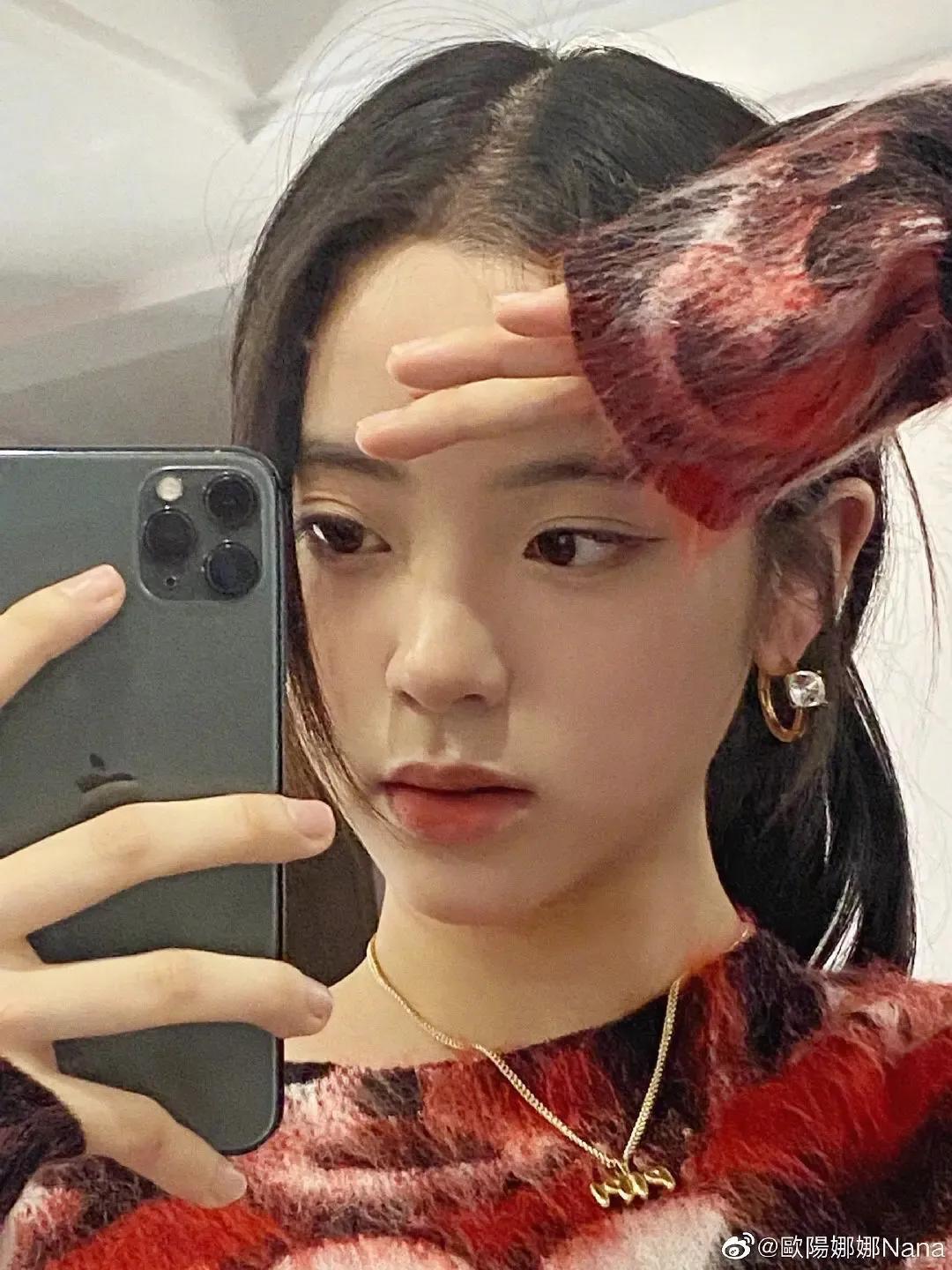 对镜自拍半身照姿势高级感,对镜自拍女生搞笑姿势