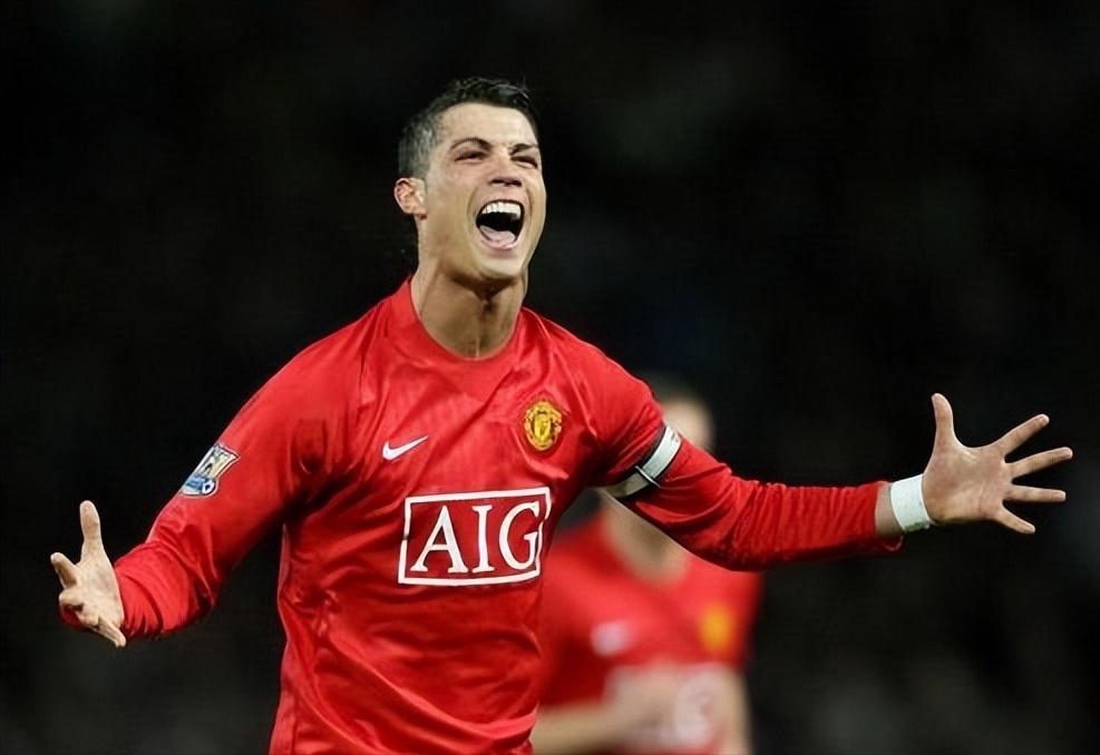 37岁的足球巨星c罗成功的背后,c罗一个不可替代的足球传奇
