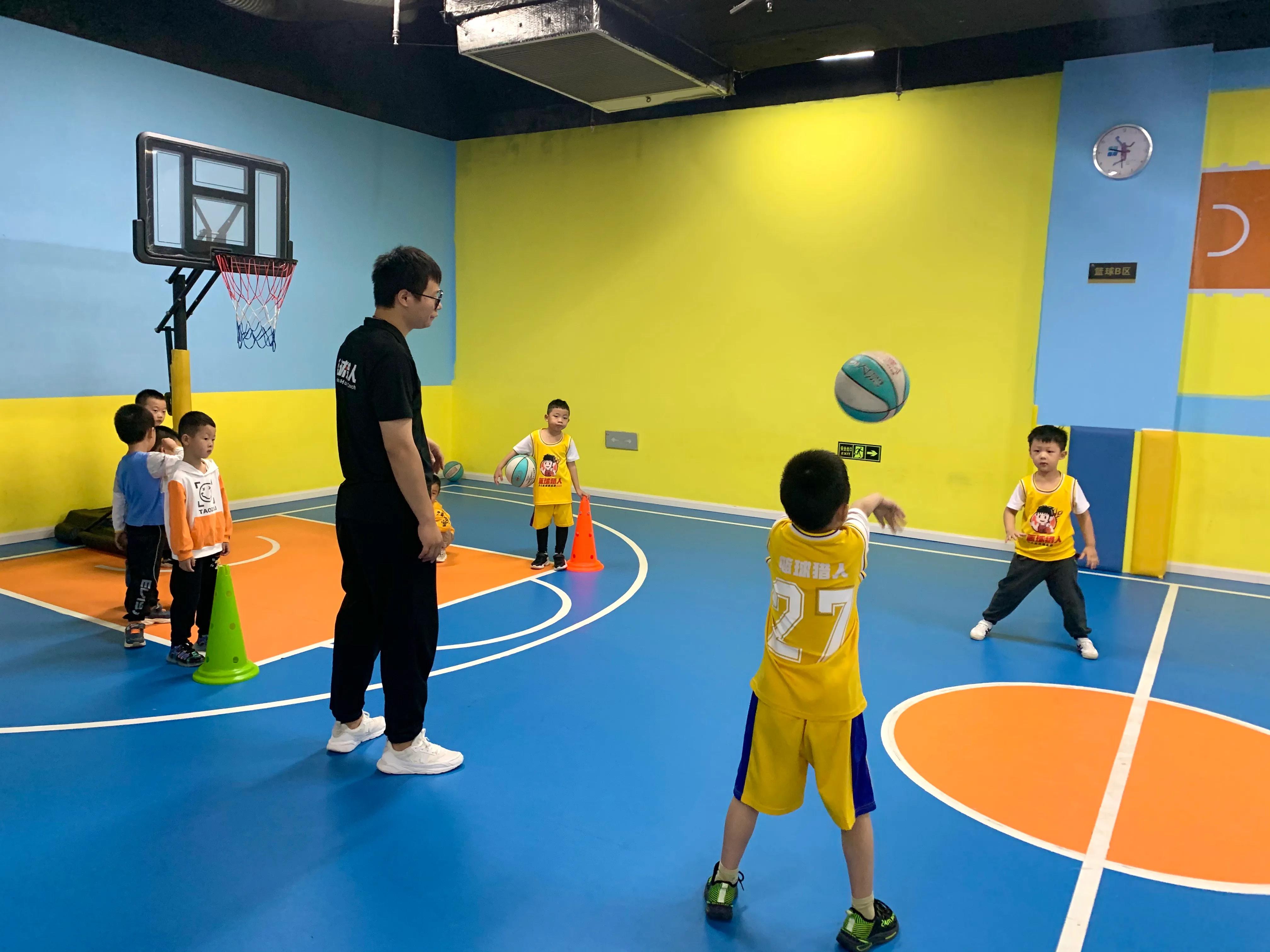 提高篮球的战术训练用什么方法,篮球场上最实用的招数