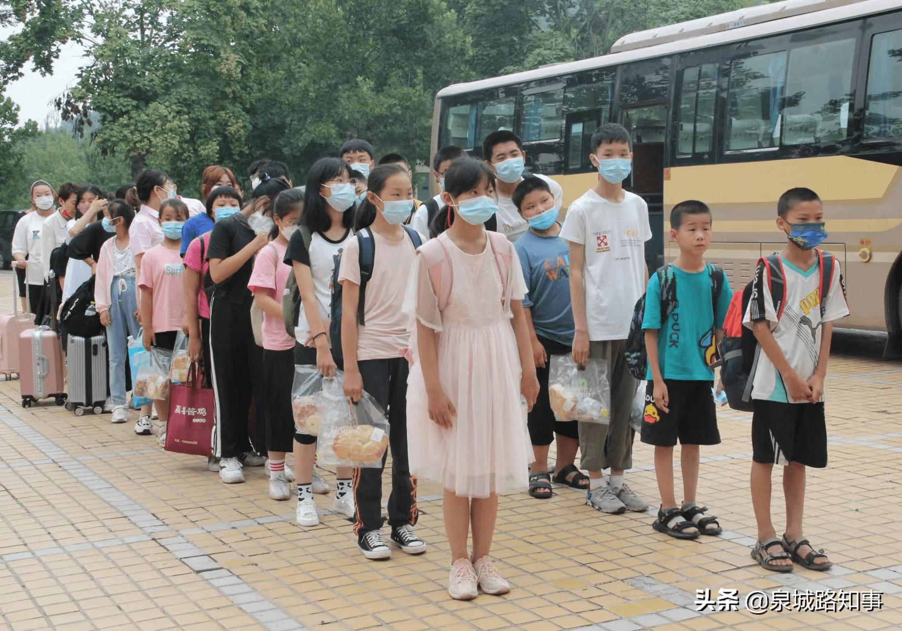 济南市手拉手孤贫儿童帮扶志愿团,关爱留守儿童小分队