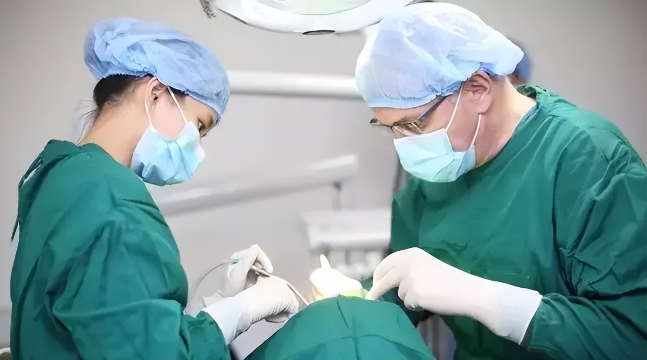 满口种植牙有什么风险和后遗症,种牙有风险吗有后遗症吗