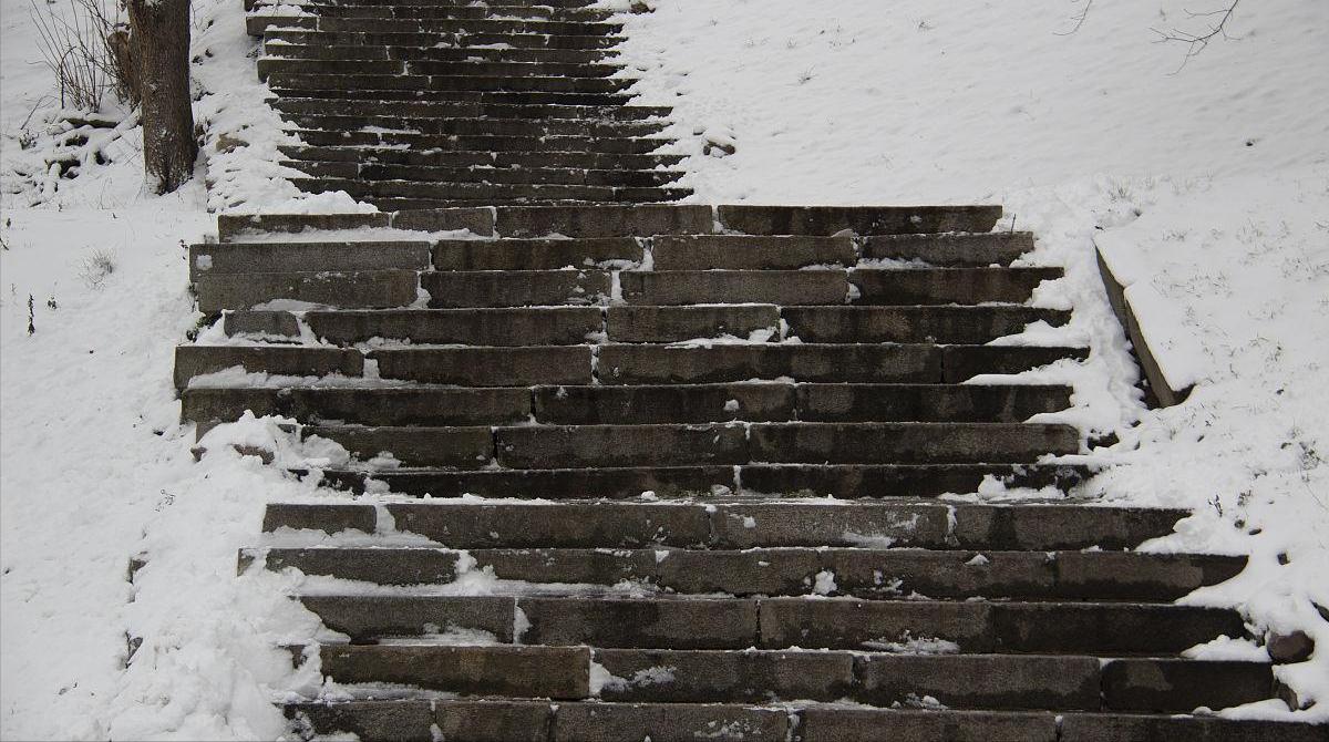 河南女孩发朋友圈借钱，将近300个陌生人给她转账，一晚到账30万