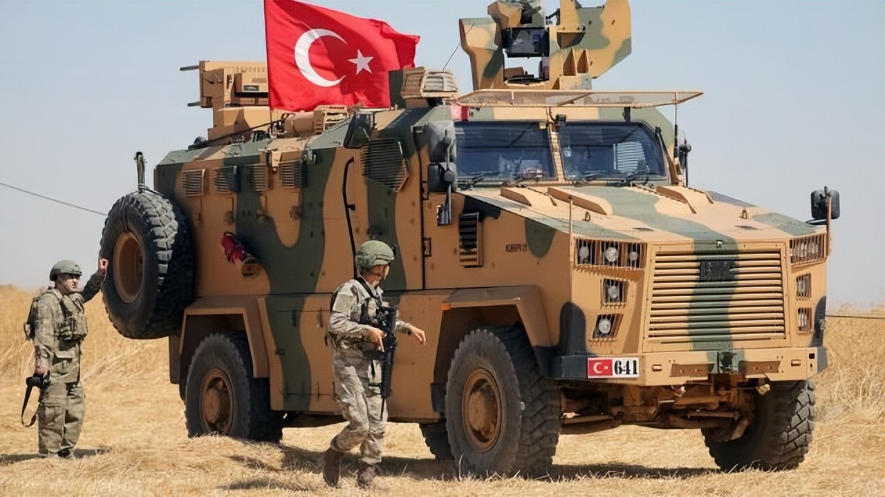 俄土总统会晤，普京疑遭埃尔多安“报复”，“罚站”一分钟