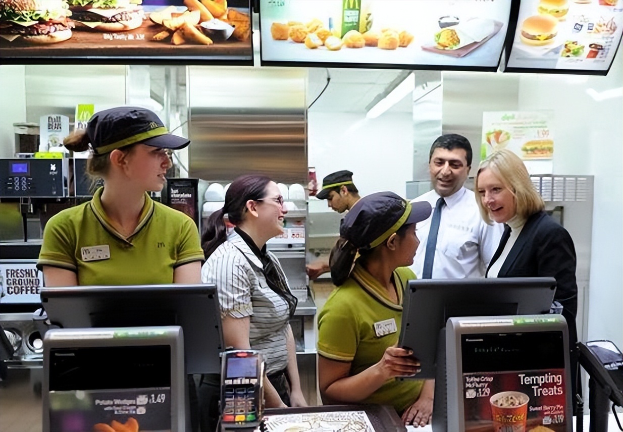 京东001号快递员金宜财:死心塌地送快递12年,刘强东给了他什么