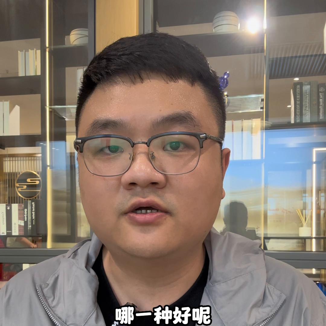 真正的系统门窗不会是以铝材品牌命名的“某铝门窗”，门窗...