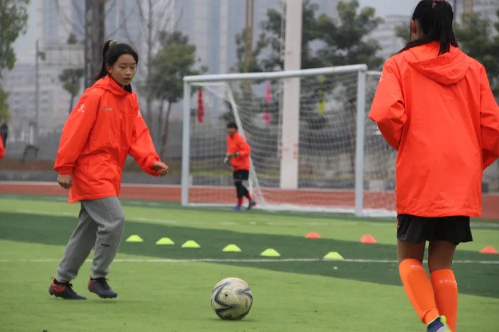 重庆市校园女子足球总决赛,重庆小学男子足球乙组比赛视频