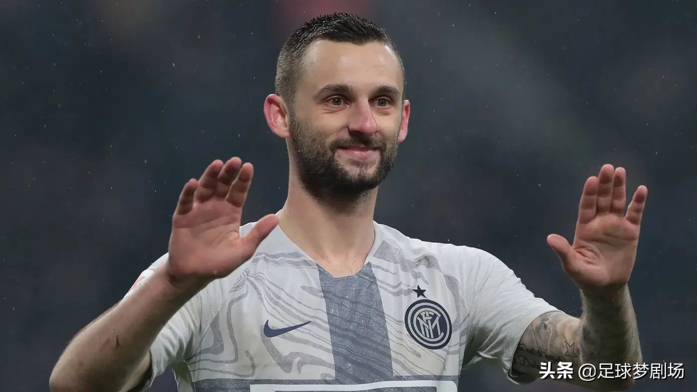 英媒评足坛十大前锋,本季英超最强大的防守型中场