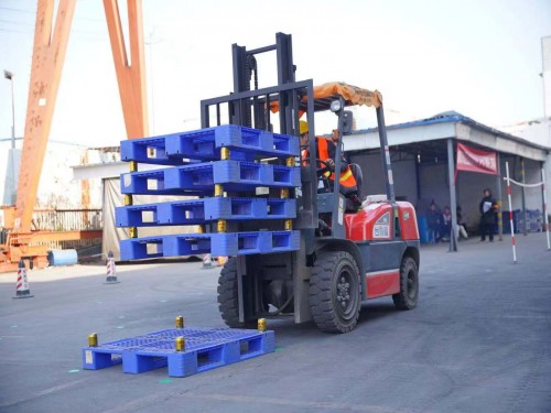 请问叉车证在哪里考需要多少钱,盐城考叉车证需要多少钱