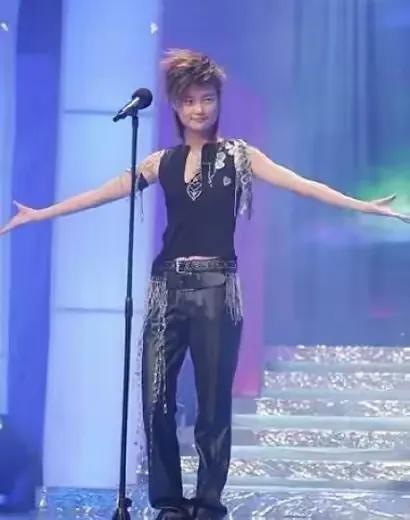 李宇春39岁现状态,为何李宇春35岁至今单身一人