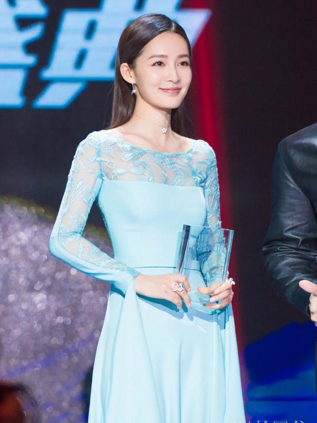 盘点爆火的红毯明星造型,最新女明星红毯惊艳合集