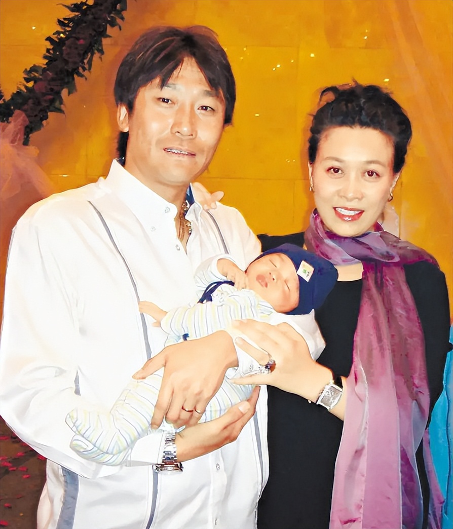 出轨家暴、车内拥吻、脚踏三条船,娱乐圈的“桃色大瓜”真精彩