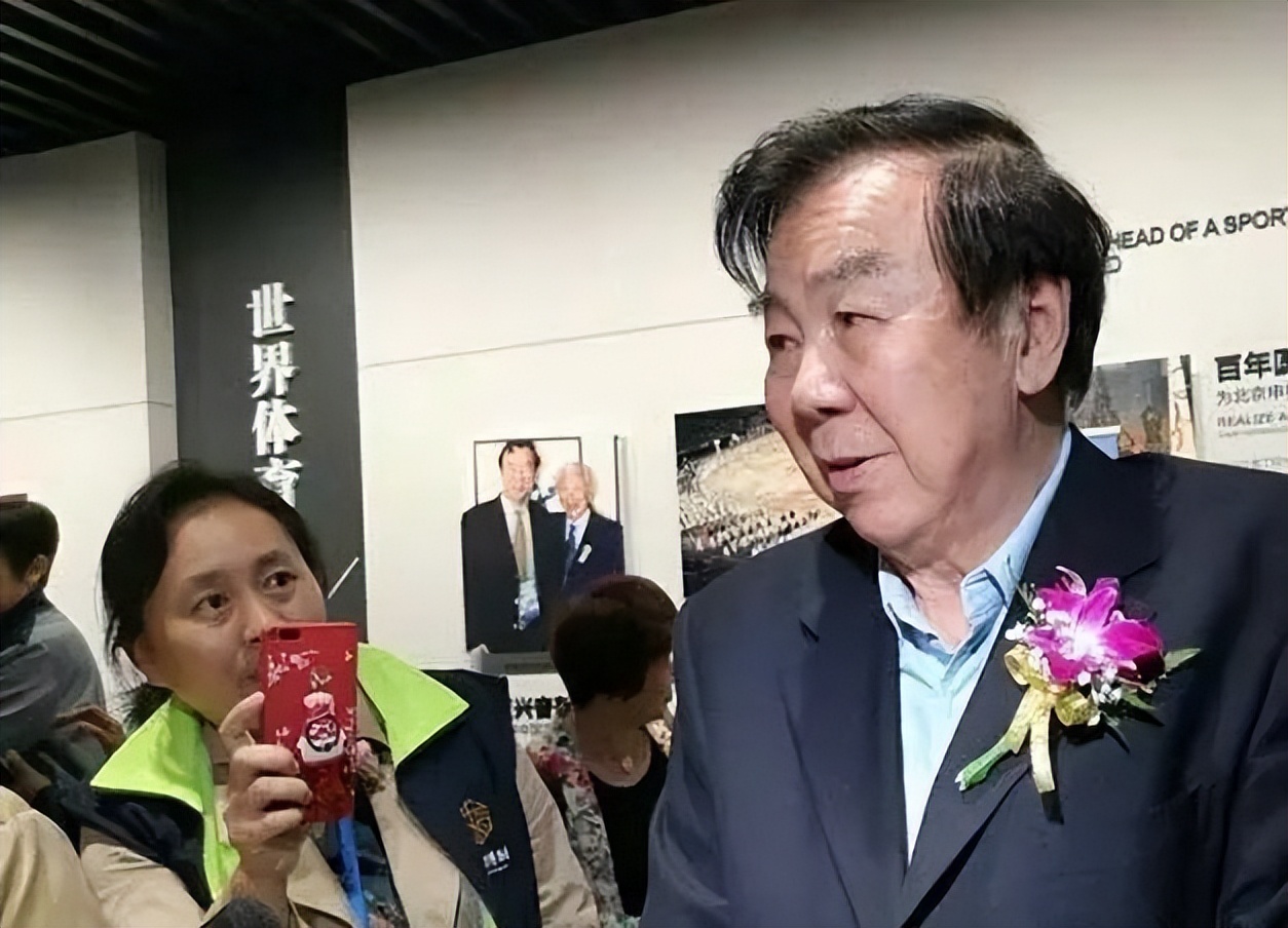 女排之父袁伟民近况,女排原教练袁伟民近况