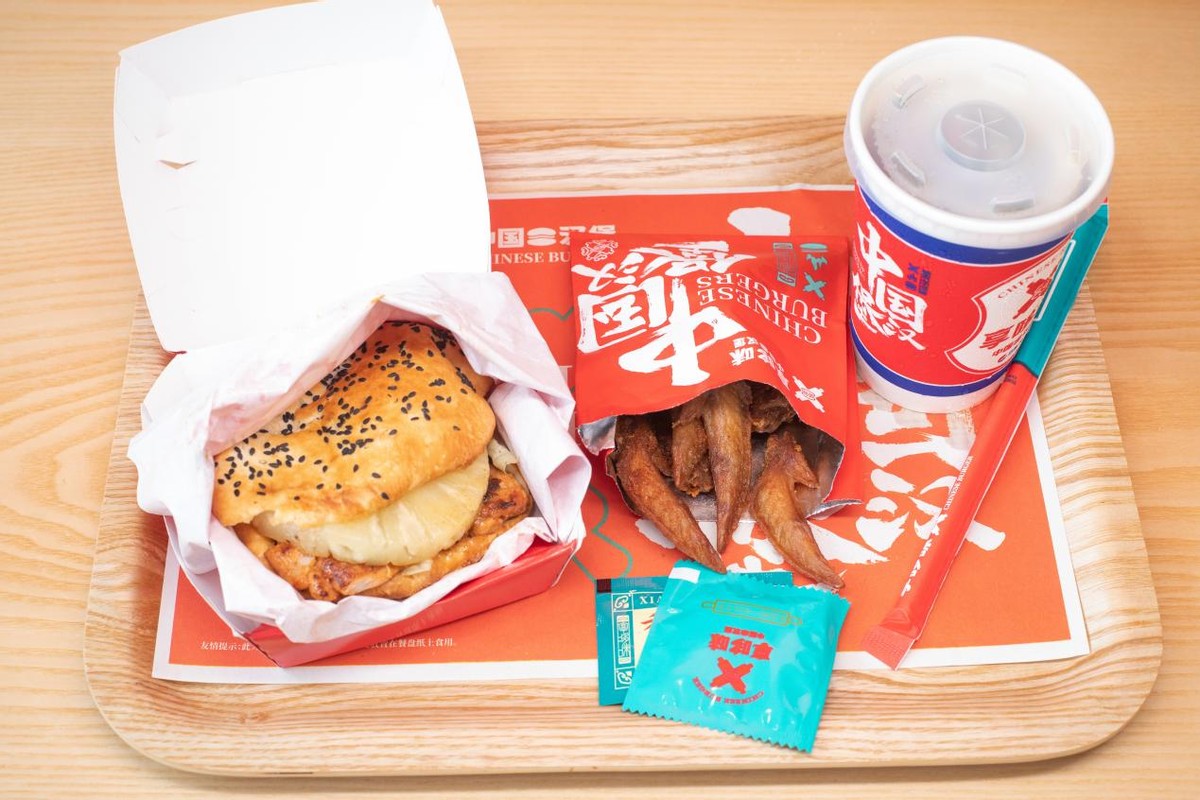 享哆味中国汉堡制作过程,创意中式汉堡打造国味潮流