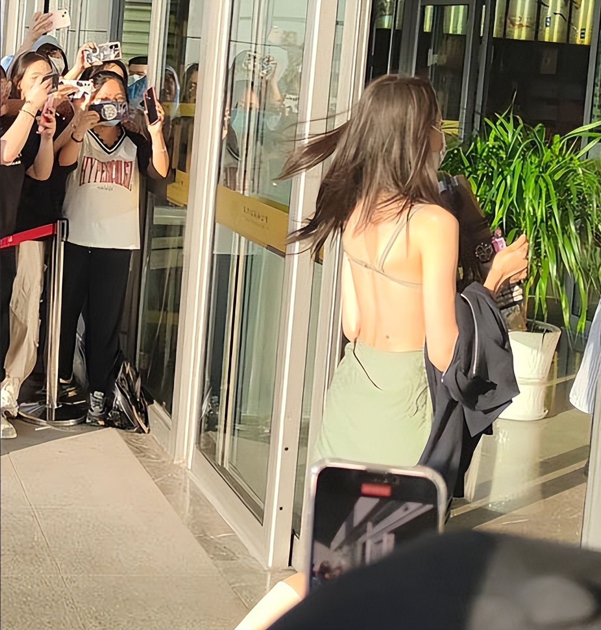 迪丽热巴穿露背装,迪丽热巴露背装