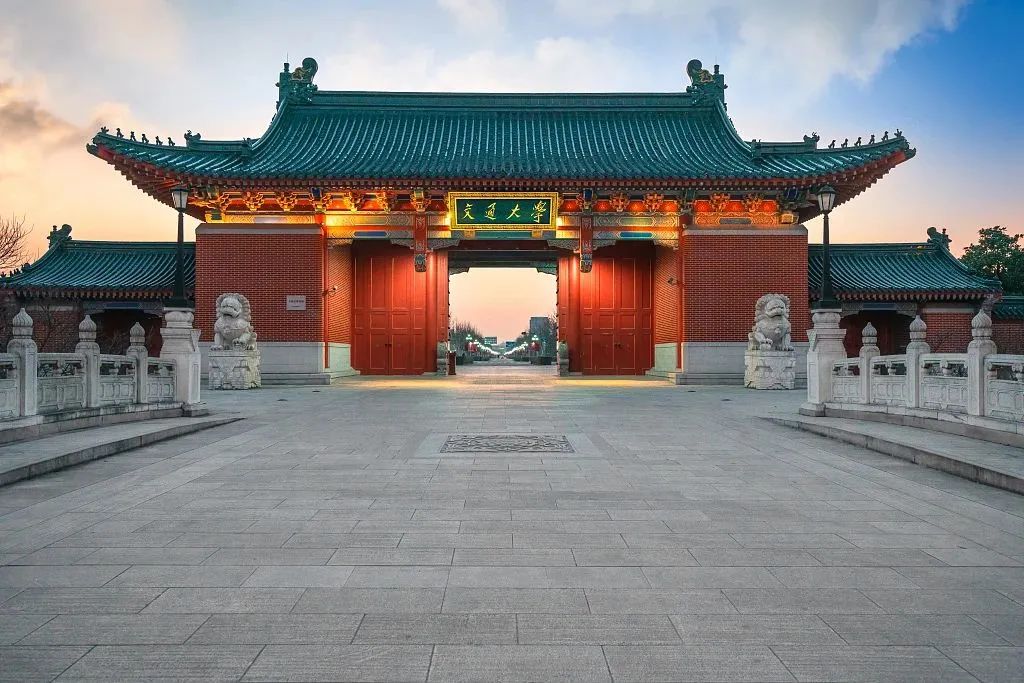 中国大学校徽宇宙的尽头，是消消乐吧？